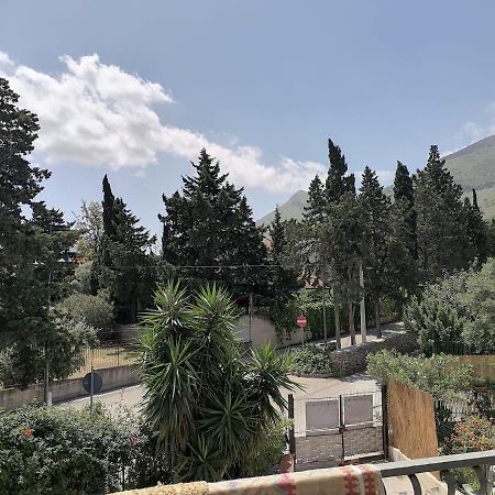 Camera Vicino L'Aeroporto Di Palermo Carini Exterior foto