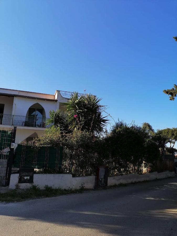 Camera Vicino L'Aeroporto Di Palermo Carini Exterior foto