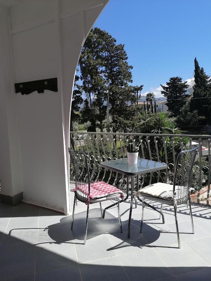 Camera Vicino L'Aeroporto Di Palermo Carini Exterior foto